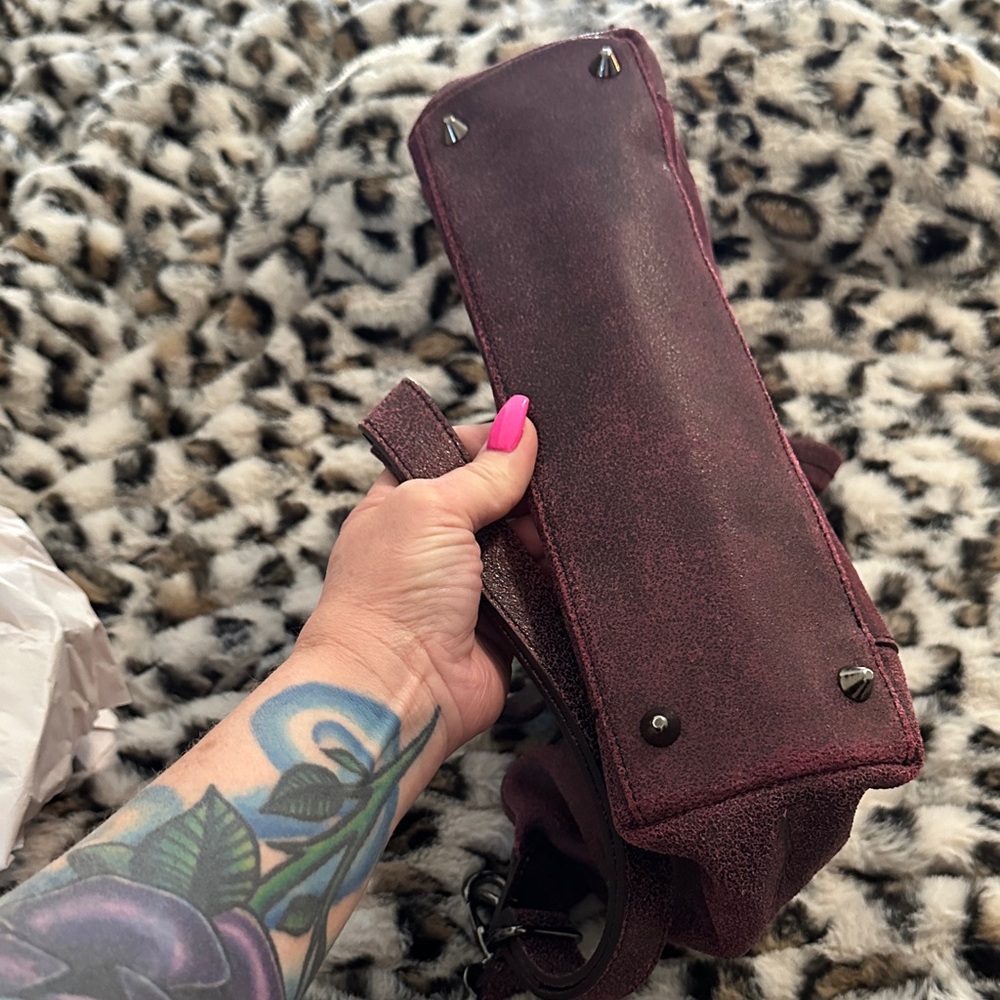 Harley-Davidson Burgundy Shoulder Bag with Skull Embossing - Picture 6 of 12